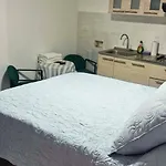 Cómoda y bonita habitación Independiente